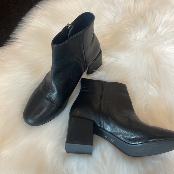 Women’s Boot - Picture 3 of 3